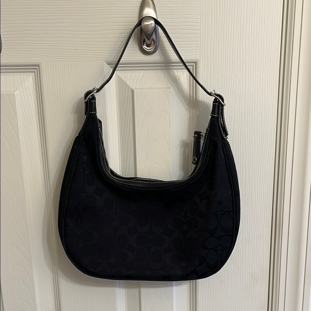 Coach Black Shoulder Bag with Sleek Design